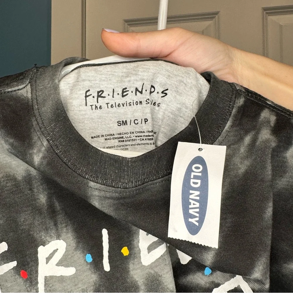 Old‎ Navy Friends Boys Tee Size Small NWT